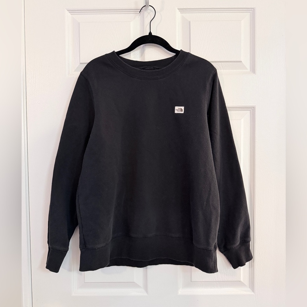 *SOLD* The North Face Heritage Patch Black Crewneck Men’s Sweatshirt